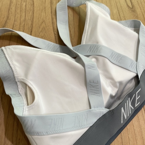Nike Dri-Fit Sports Bra - Picture 4 of 5